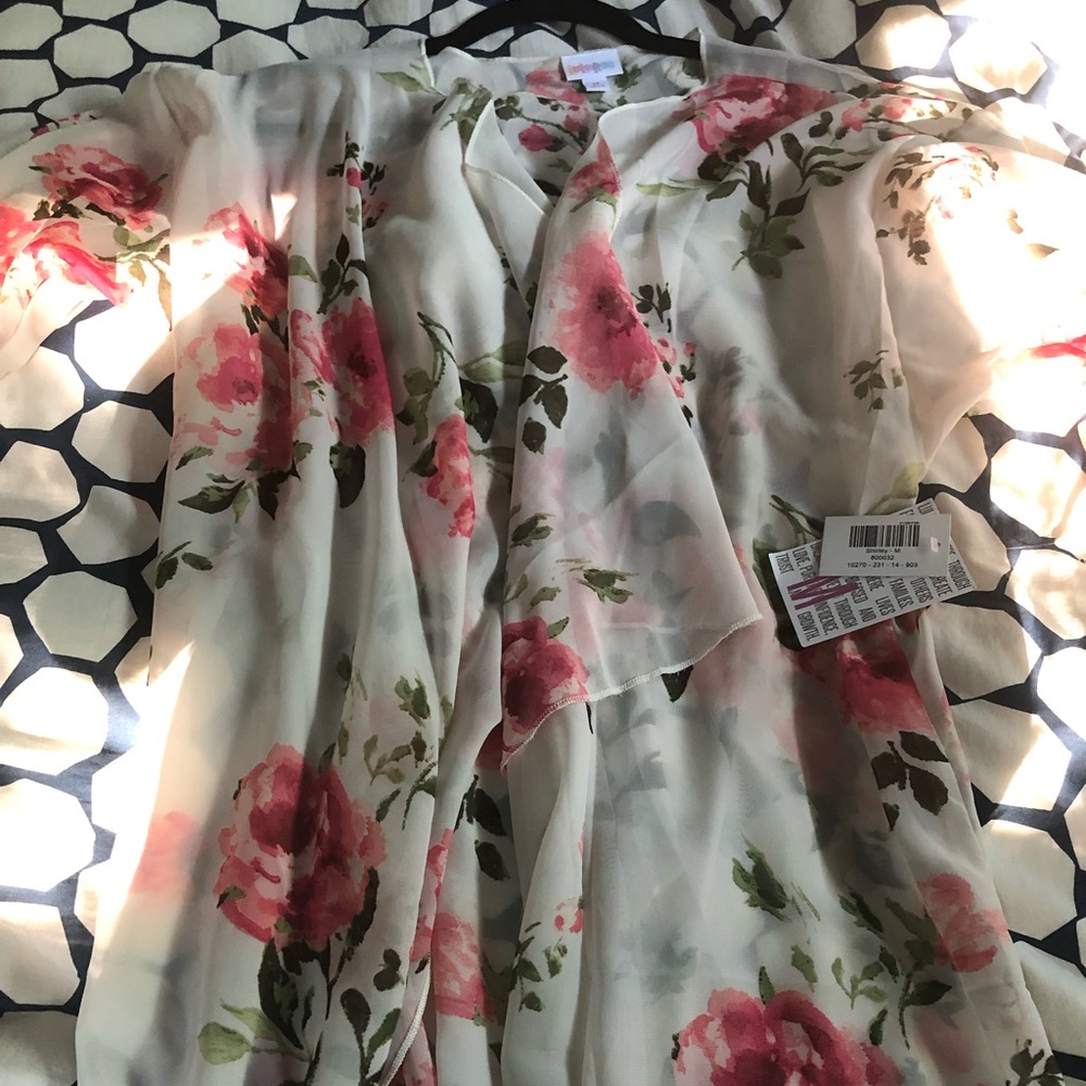 BNWT medium floral kimono